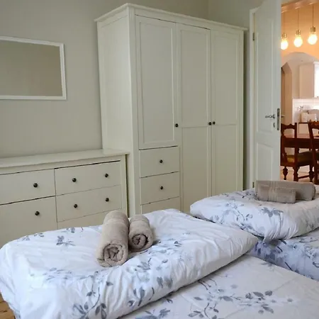 Canape Main Street Apartment